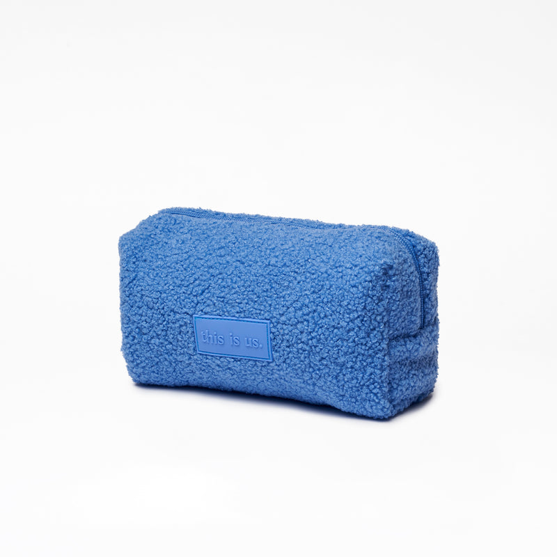 this is us. | Toiletzakje in blauwe teddy
